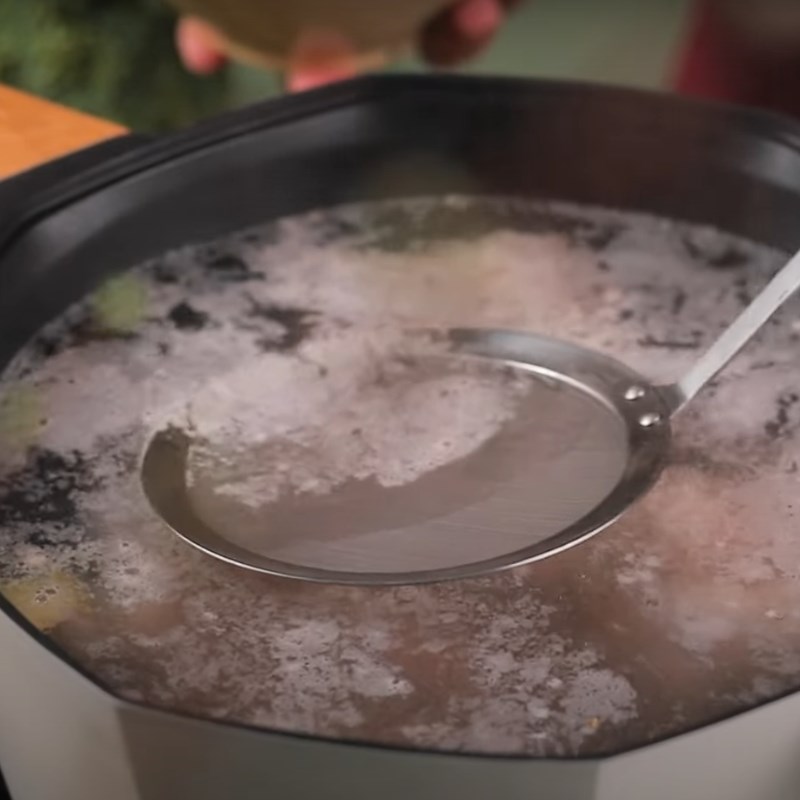 Bước 3 Hầm xương heo Canh bóng mọc son