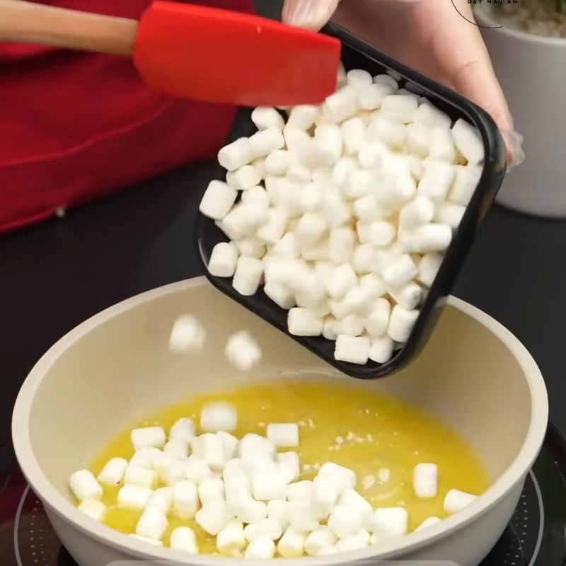 Bước 2 Làm phần nhân sữa Kẹo táo đỏ