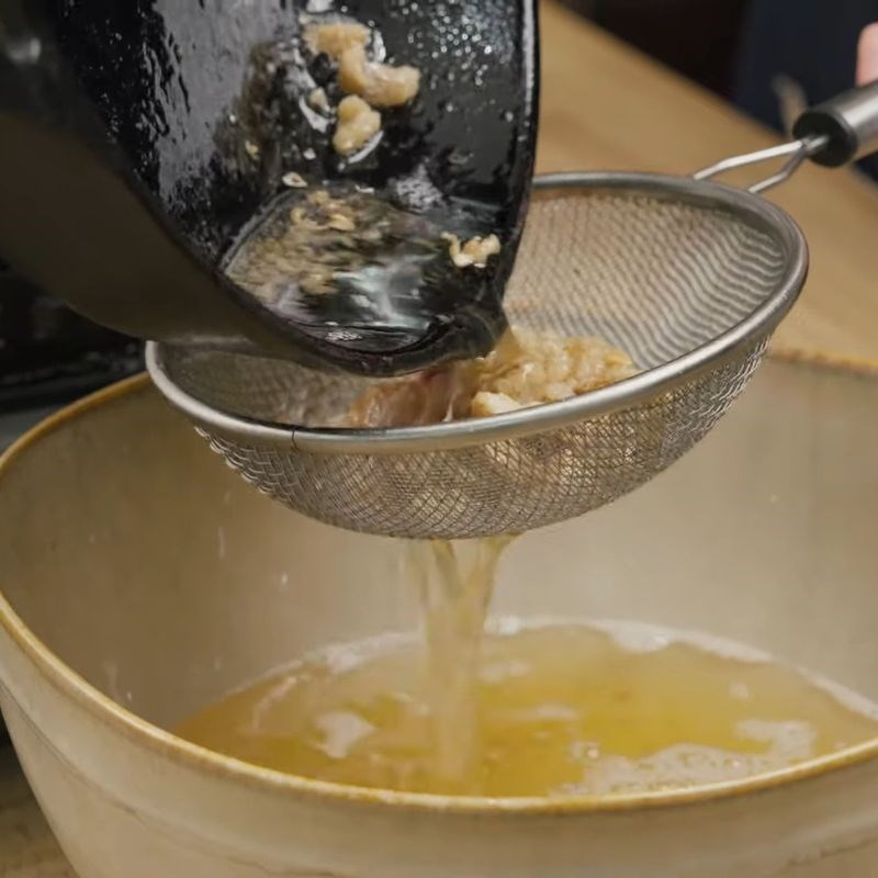 Bước 4 Lọc mỡ Cách thắng mỡ heo