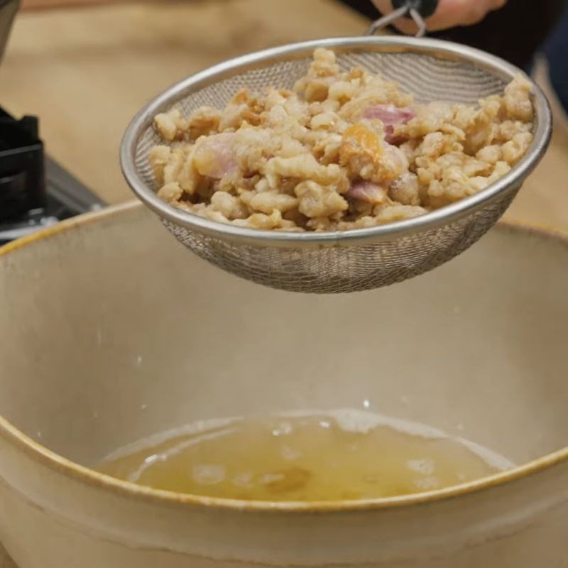 Bước 4 Lọc mỡ Cách thắng mỡ heo