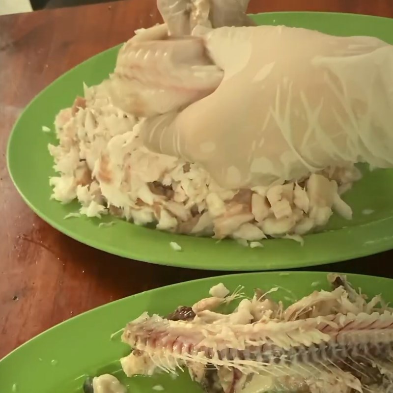 Bước 1 Luộc cá Bún num bò chóc