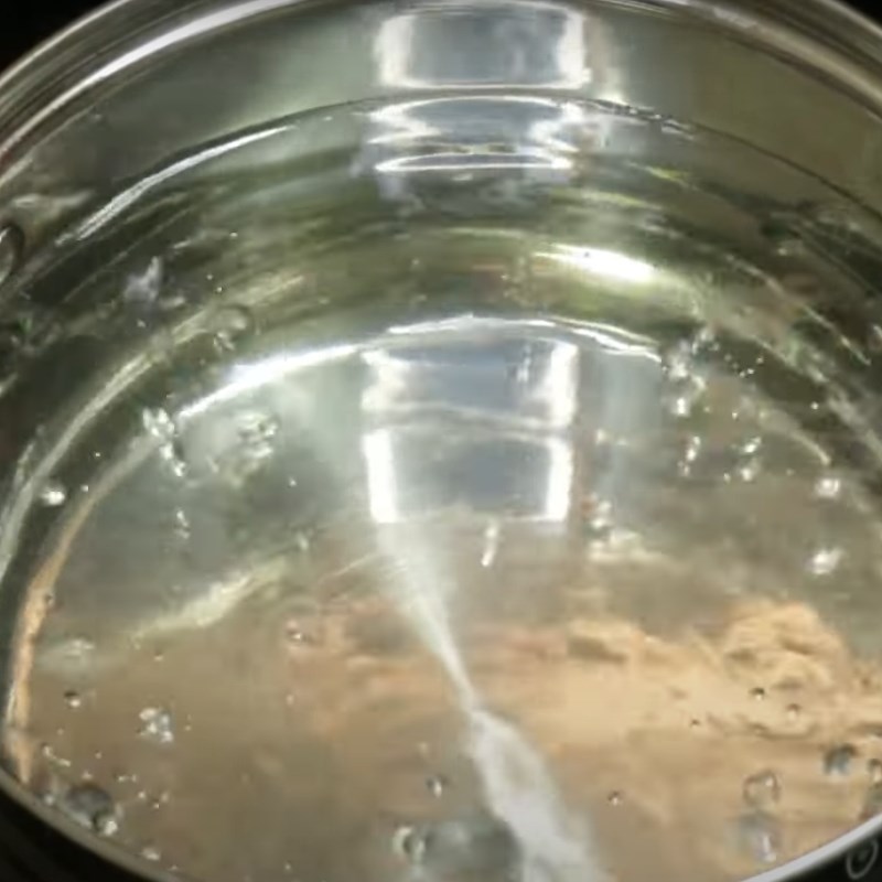 Bước 2 Nấu nước ngâm Tỏi xanh