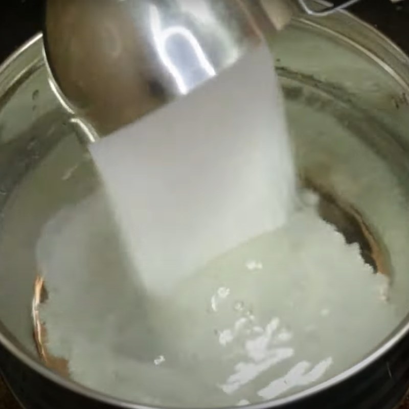 Bước 2 Nấu nước ngâm Tỏi xanh