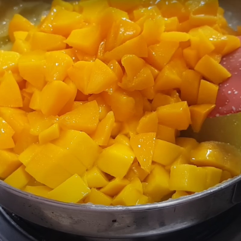 Bước 3 Nấu sốt xoài đào Bánh xoài đào Jollibee