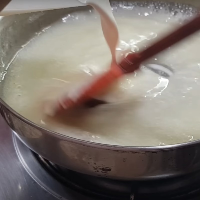 Bước 3 Nấu sốt xoài đào Bánh xoài đào Jollibee
