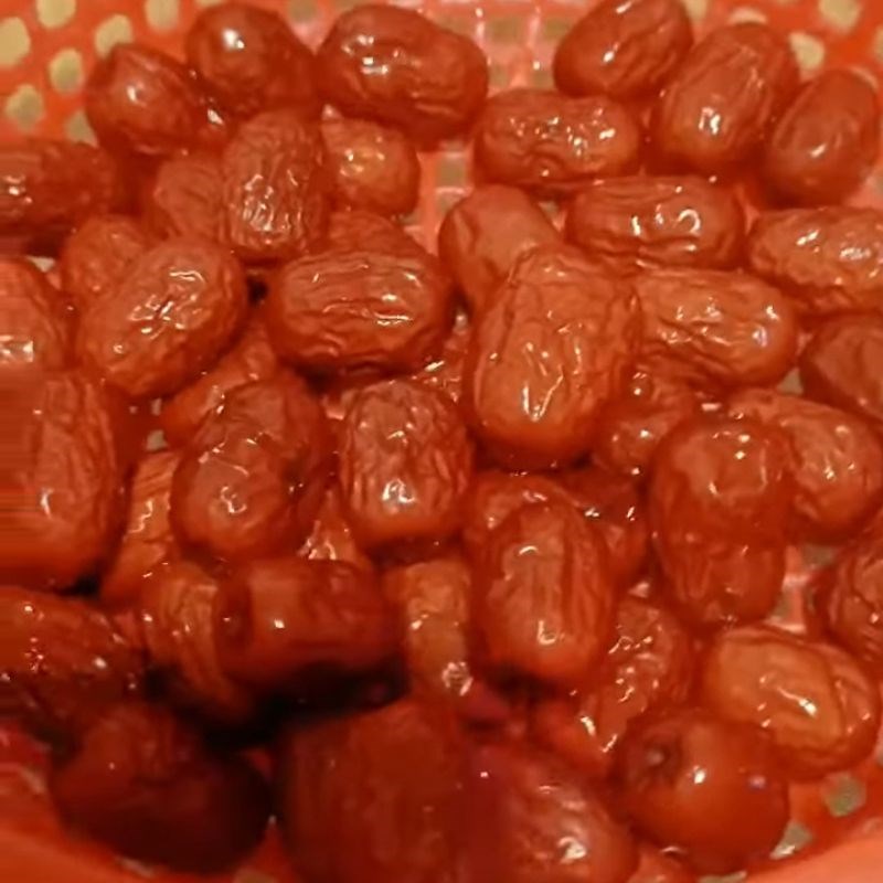 Bước 1 Ngâm táo đỏ Táo đỏ sấy giòn