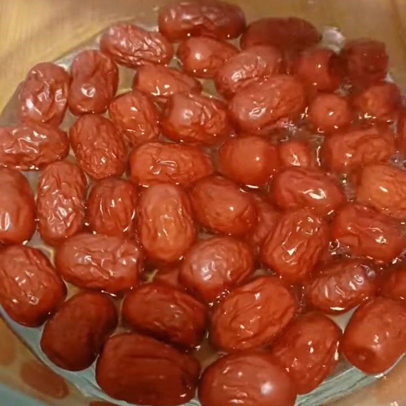 Bước 1 Ngâm táo đỏ Táo đỏ sấy giòn