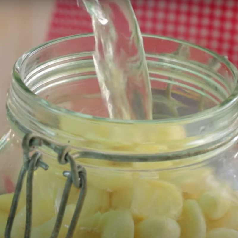 Bước 3 Ngâm tỏi xanh Tỏi xanh