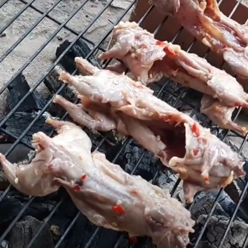 Bước 3 Nướng chuột Chuột nướng muối ớt
