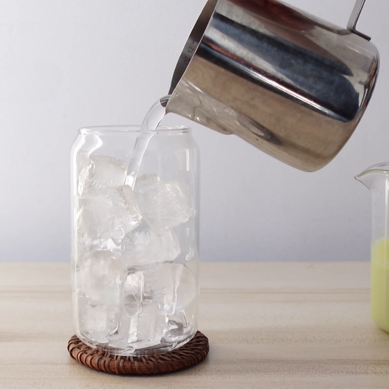 Bước 2 Pha chế coconut matcha Coconut matcha (matcha nước dừa)