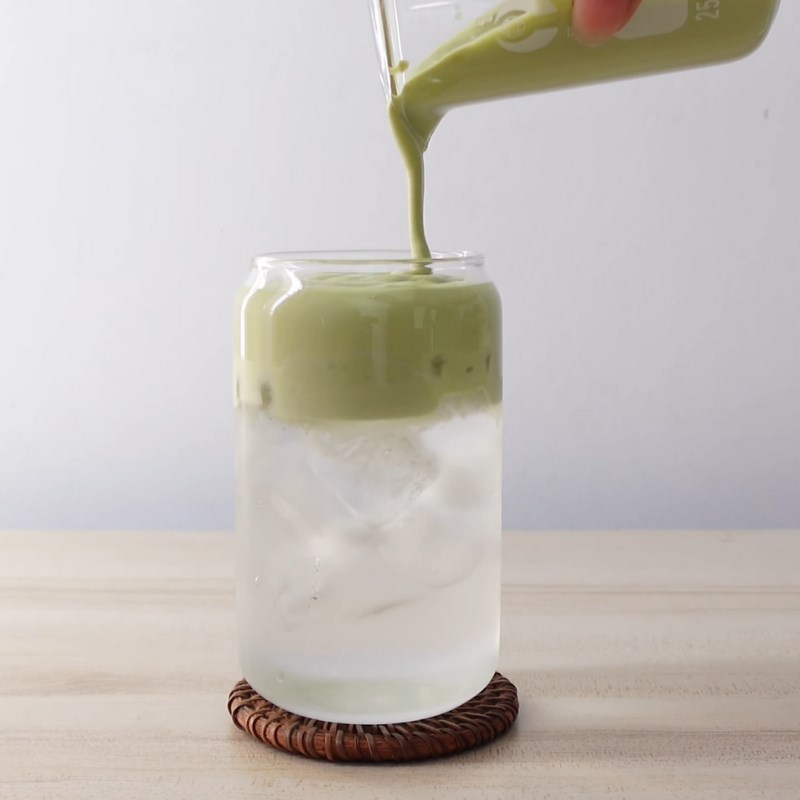 Bước 2 Pha chế coconut matcha Coconut matcha (matcha nước dừa)
