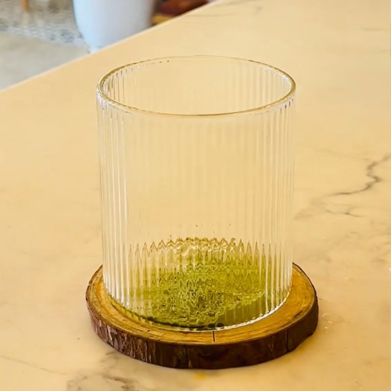 Bước 1 Pha chế matcha Matcha dâu tây với mứt dâu tây