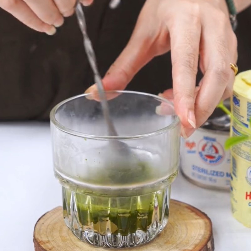 Bước 1 Pha chế matcha Matcha sữa gấu