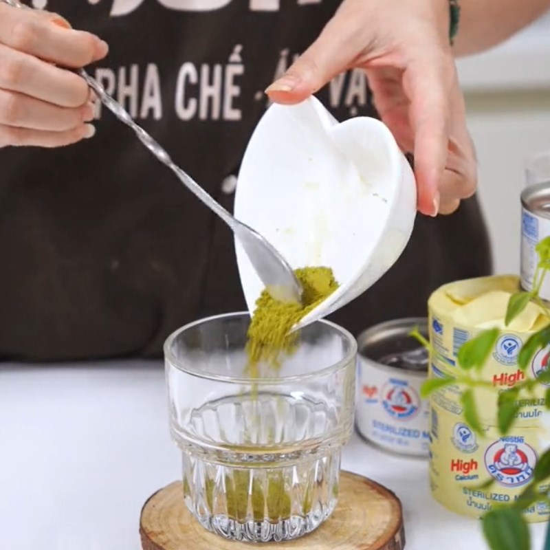 Bước 1 Pha chế matcha Matcha sữa gấu