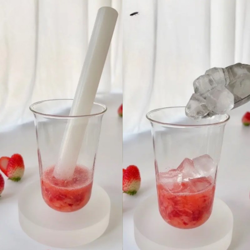 Bước 2 Pha chế matcha dâu tây Matcha dâu tây với dâu tây tươi