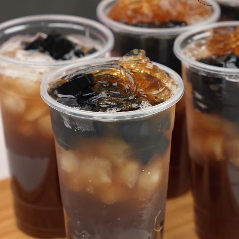 Bước 6 Pha hồng trà bí đao Hồng trà bí đao