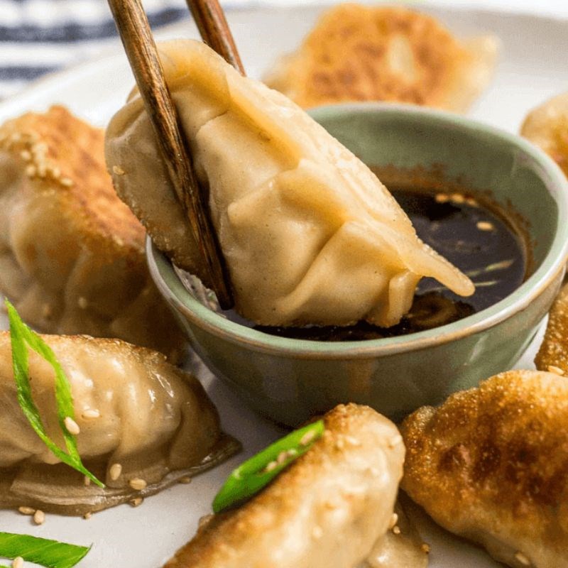 Bước 3 Pha nước chấm Mandu chiên