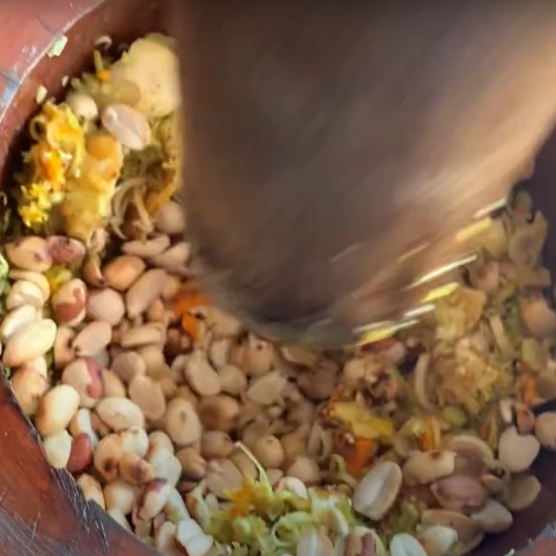 Bước 2 Quết cá Bún num bò chóc