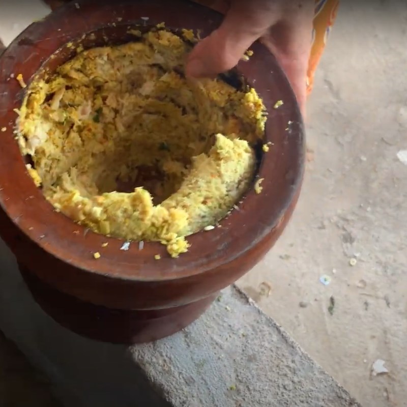 Bước 2 Quết cá Bún num bò chóc