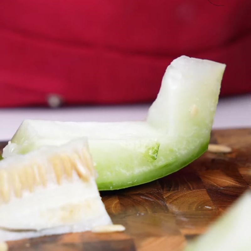 Bước 2 Sơ chế bí đao tươi Hồng trà bí đao