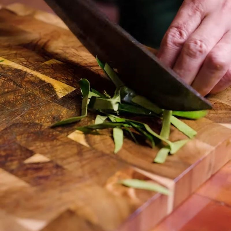 Bước 2 Sơ chế các nguyên liệu khác Muồm muỗm rang