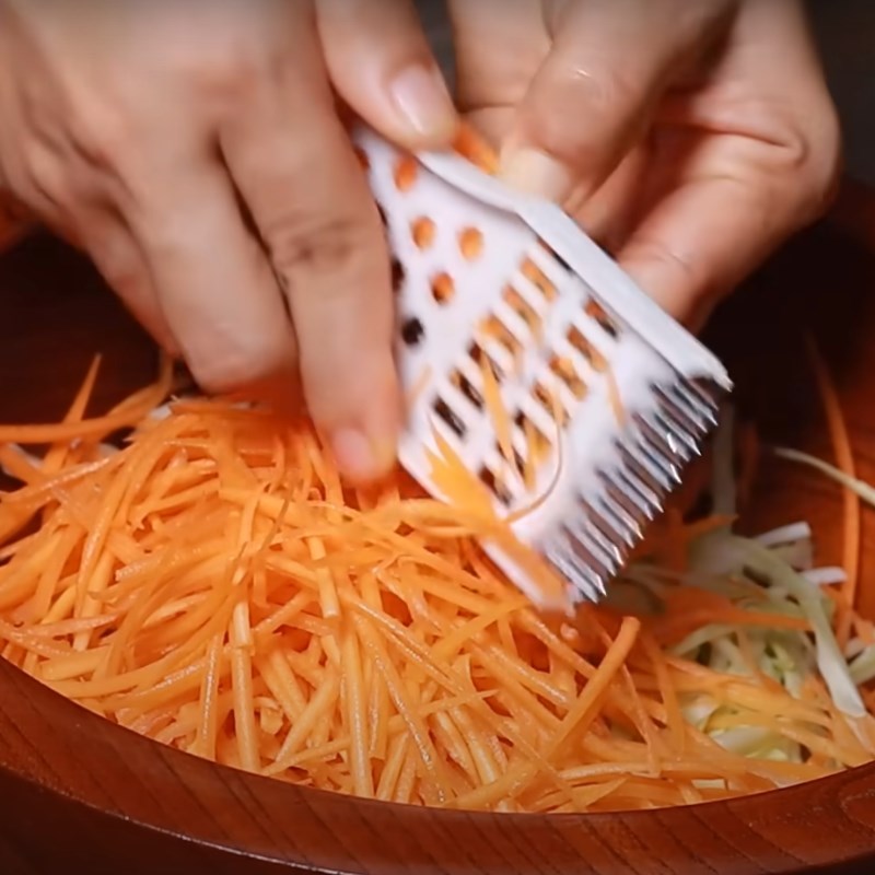 Bước 2 Sơ chế các nguyên liệu khác Bún khô xào chay