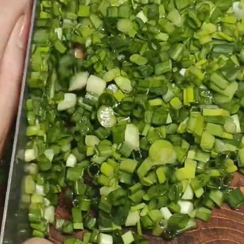 Bước 1 Sơ chế hành lá Bánh trứng kiến