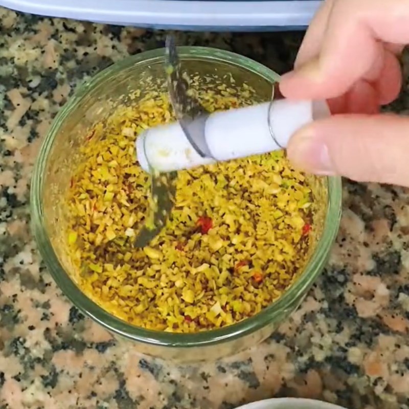 Bước 1 Sơ chế nguyên liệu Chuột chiên sả ớt