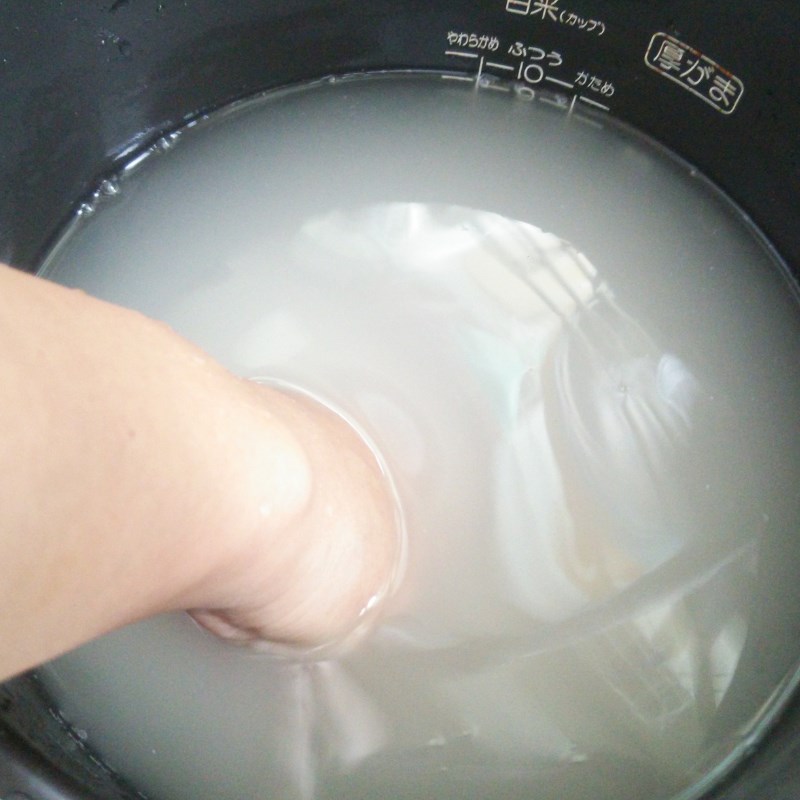 Bước 1 Sơ chế nguyên liệu Nấu cháo gà bằng nồi cơm điện Tiger