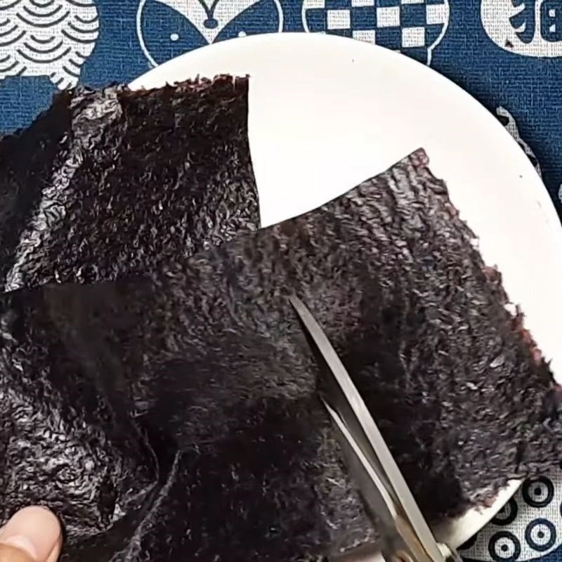 Bước 2 Sơ chế rong biển Cơm chiên cá mặn chay