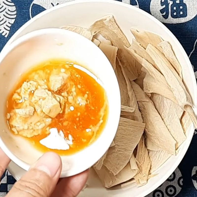 Bước 1 Sơ chế sườn non chay Cơm chiên cá mặn chay