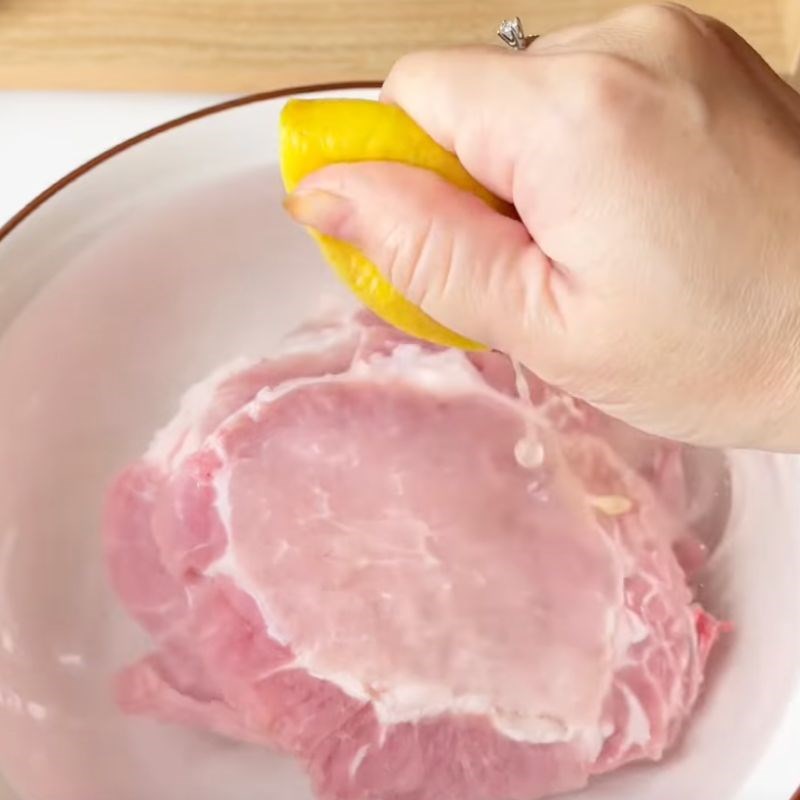 Bước 1 Sơ chế thịt cốt lếch Ướp thịt cốt lếch chiên