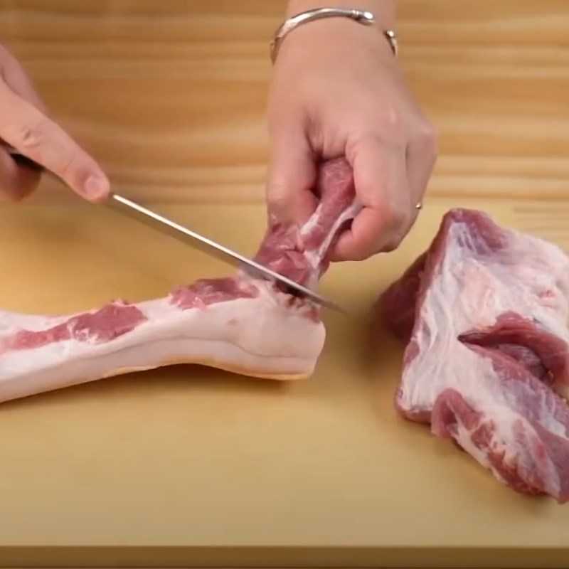 Bước 1 Sơ chế thịt heo Lạp xưởng nướng đá