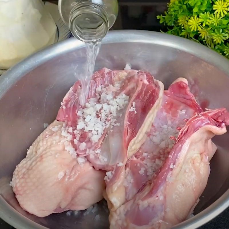 Bước 1 Sơ chế thịt vịt Bánh xèo vịt