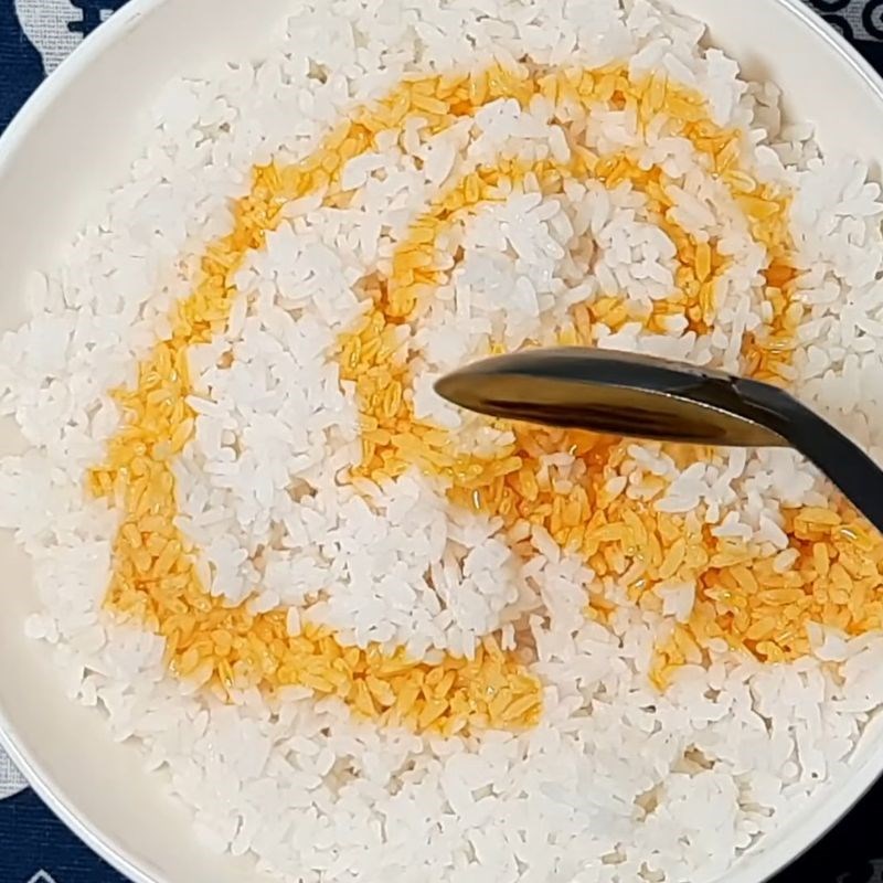 Bước 5 Tạo màu cho cơm Cơm chiên cá mặn chay