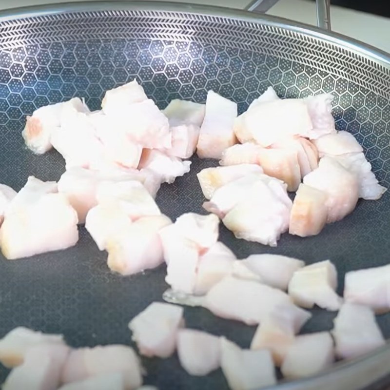 Bước 3 Thắng tóp mỡ Chuột chiên nước mắm