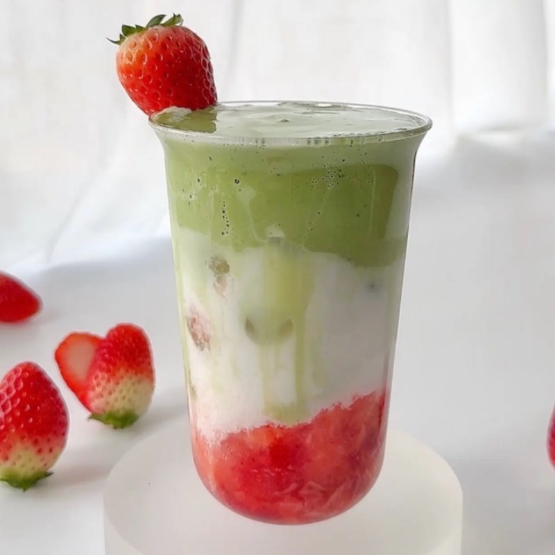 Bước 3 Thành phẩm Matcha dâu tây với dâu tây tươi
