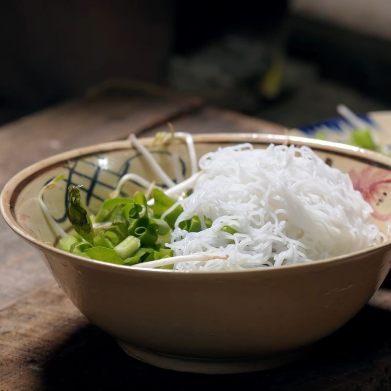 Bước 7 Trình bày và thưởng thức Bún Xiêm Lo