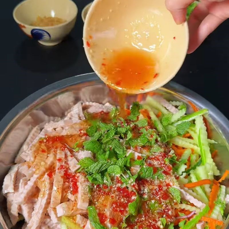 Bước 6 Trộn gỏi Gỏi chả lụa