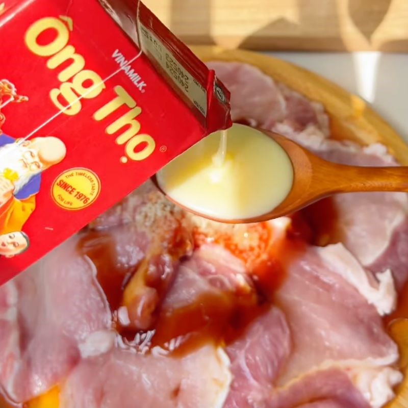 Bước 3 Ướp thịt Ướp thịt cốt lếch chiên