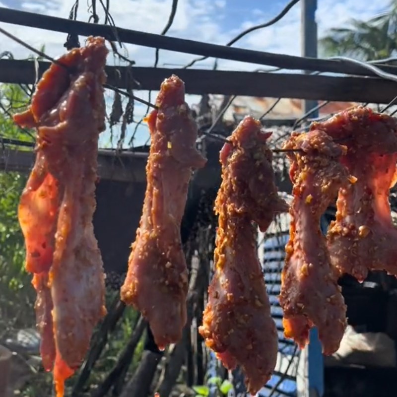 Bước 2 Ướp thịt chuột Chuột nướng sa tế