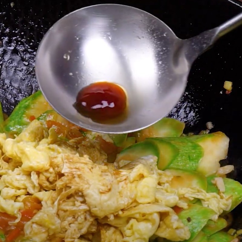 Bước 3 Xào bí ngòi cùng trứng Bí ngòi xào trứng