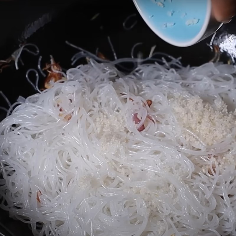 Bước 5 Xào bún Bún khô xào chay