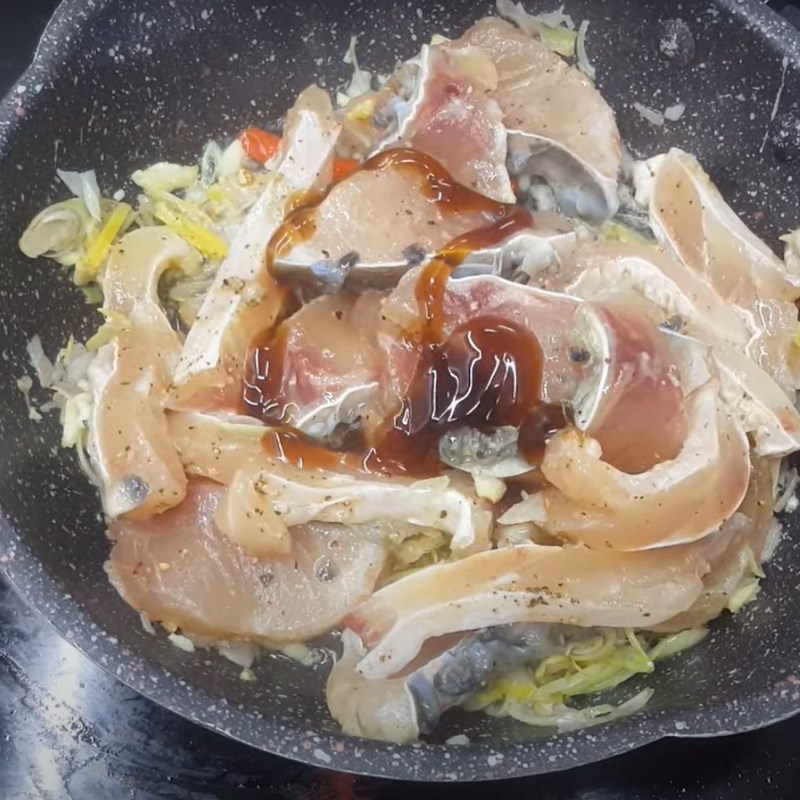 Bước 3 Xào cá chép giòn Cá chép giòn xào sả ớt