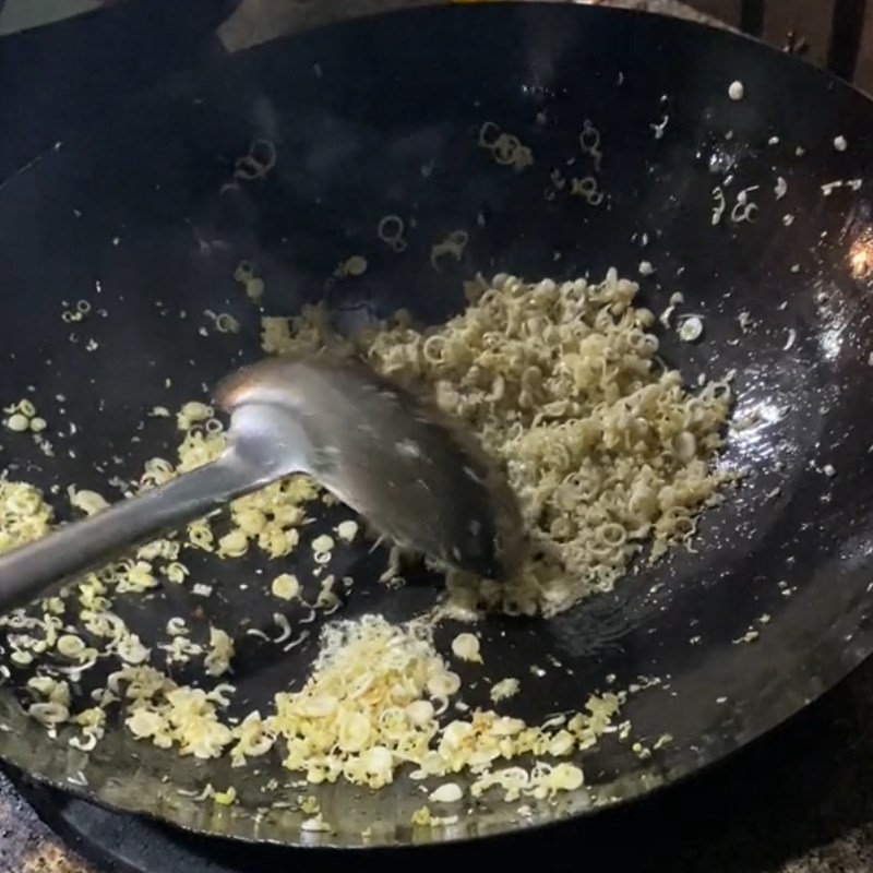 Bước 2 Xào da bò Da bò xào sả ớt