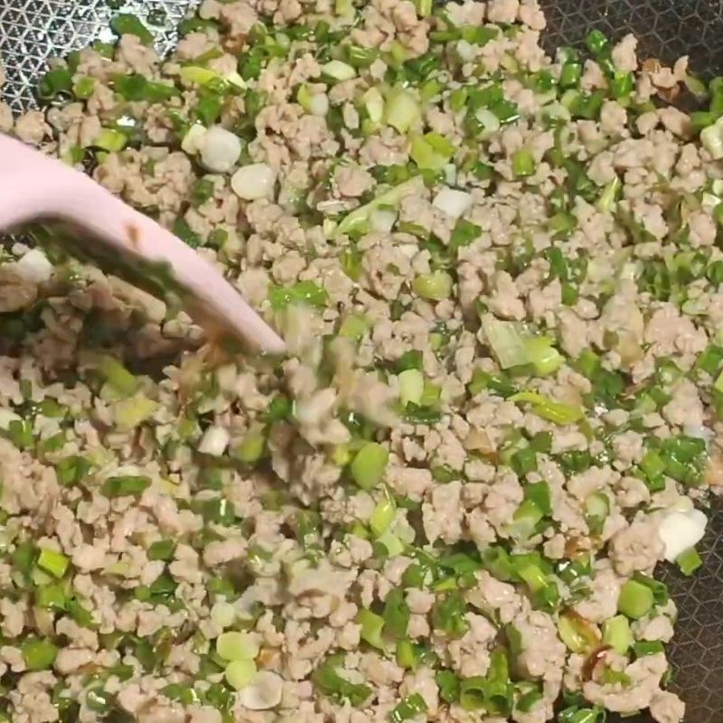 Bước 3 Xào thịt heo Bánh trứng kiến