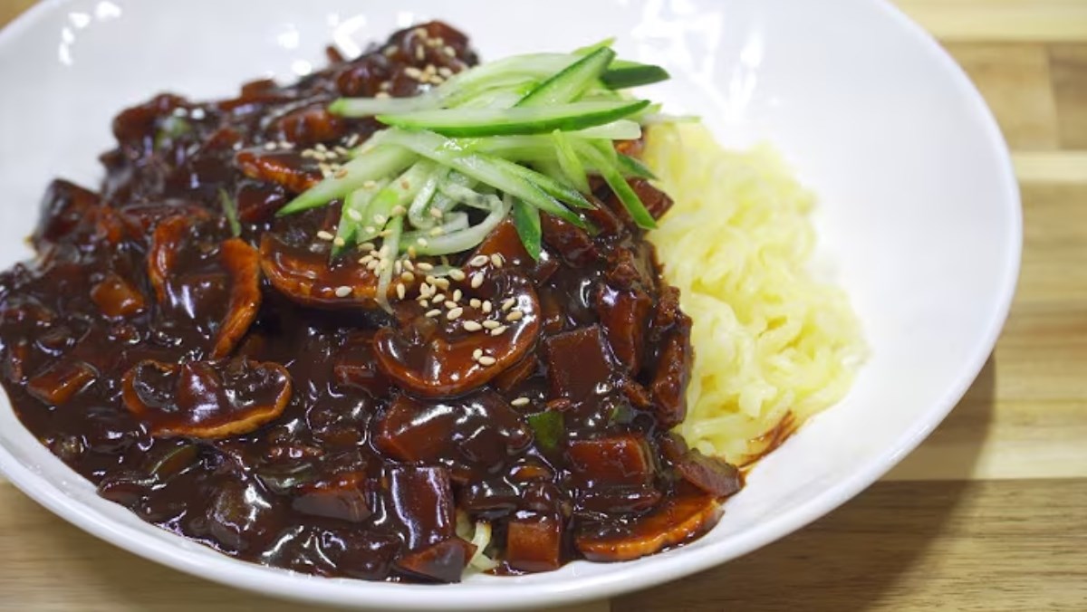 Mì tương đen với bột tương đen