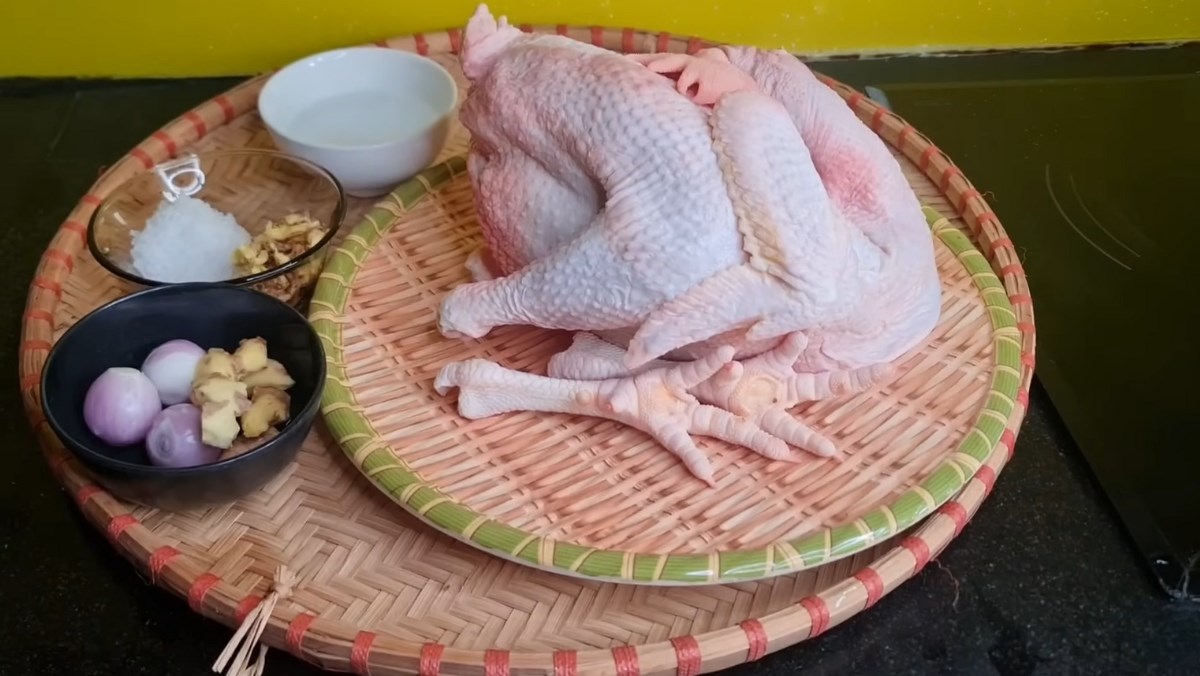 Nguyên liệu món ăn cách luộc gà cúng nguyên con