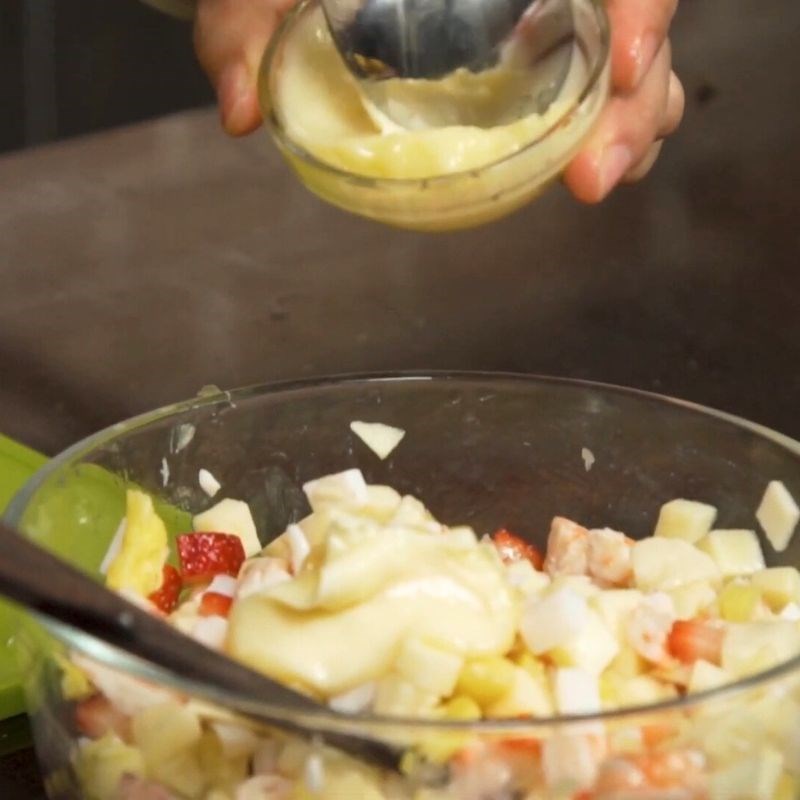 Bước 3 Trộn nhân Chả giò trái cây