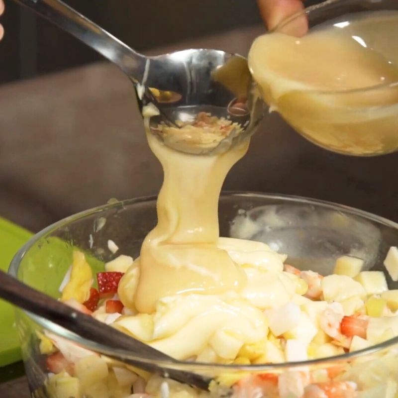 Bước 3 Trộn nhân Chả giò trái cây